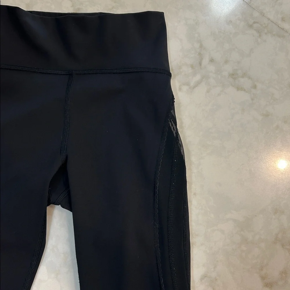 Lululemon Fresh in Mesh - Crop Leggings